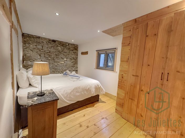 Image No.30-10 Bed House for sale