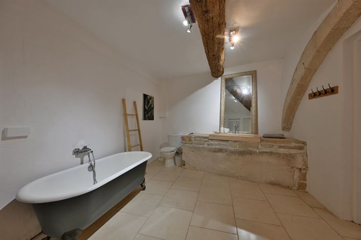 Image No.9-6 Bed House for sale