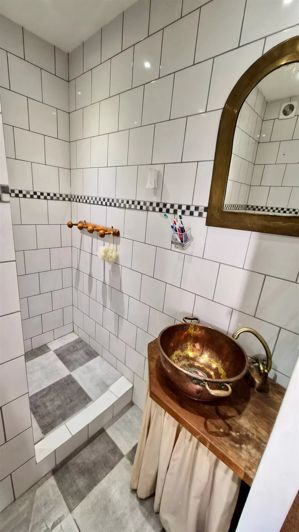 Image No.9-2 Bed House for sale