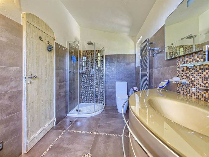Image No.15-4 Bed House for sale