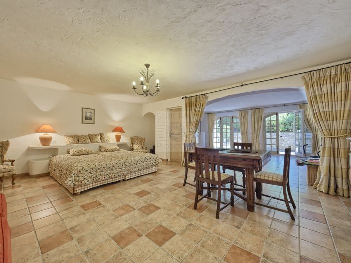 Image No.20-4 Bed House for sale