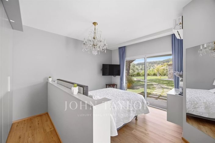 Image No.20-4 Bed House for sale