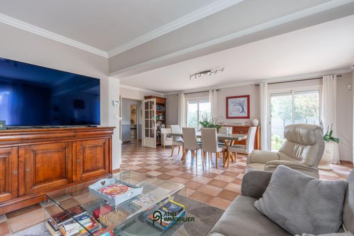 Image No.8-4 Bed House for sale