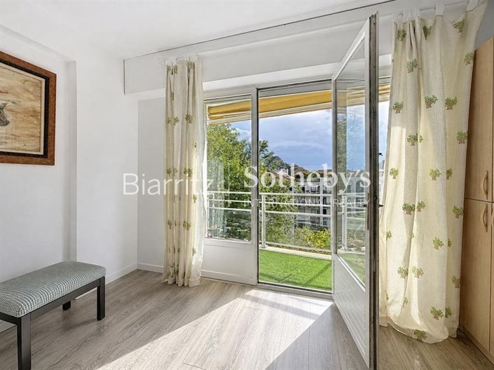 Image No.11-3 Bed Apartment for sale