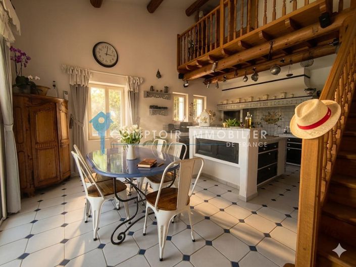 Image No.8-5 Bed House for sale