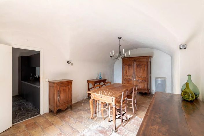 Image No.10-4 Bed House for sale