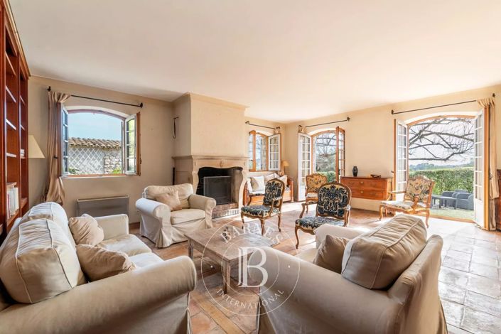 Image No.9-4 Bed House for sale