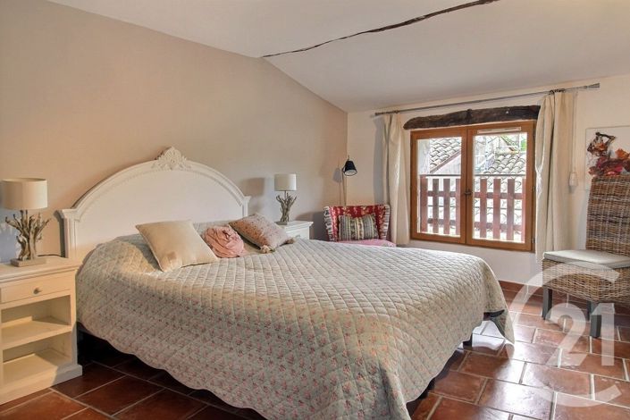 Image No.8-3 Bed House for sale