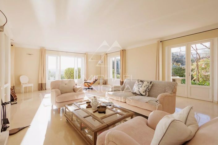 Image No.5-5 Bed House for sale