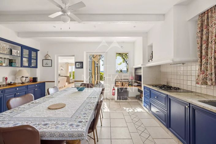 Image No.6-5 Bed House for sale