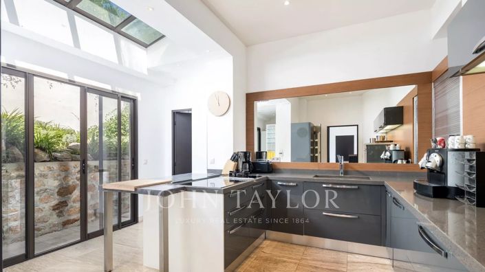 Image No.11-6 Bed House for sale
