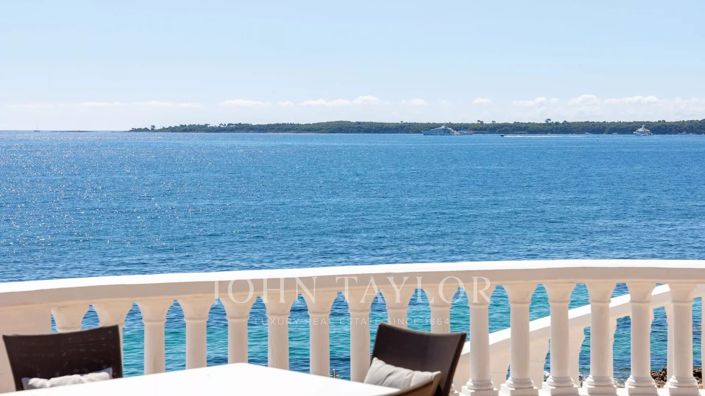 Image No.8-6 Bed House for sale