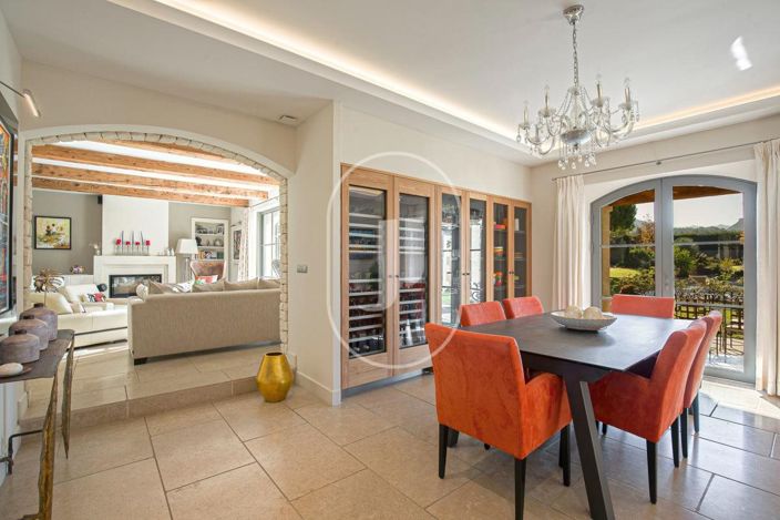 Image No.6-5 Bed House for sale