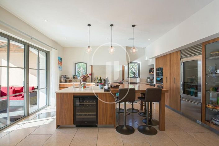 Image No.7-5 Bed House for sale
