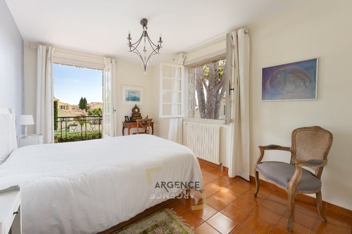 Image No.14-5 Bed Property for sale