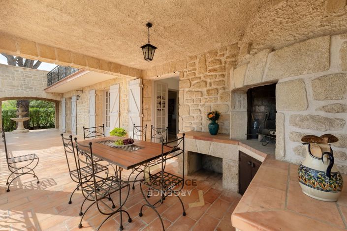 Image No.3-5 Bed Property for sale