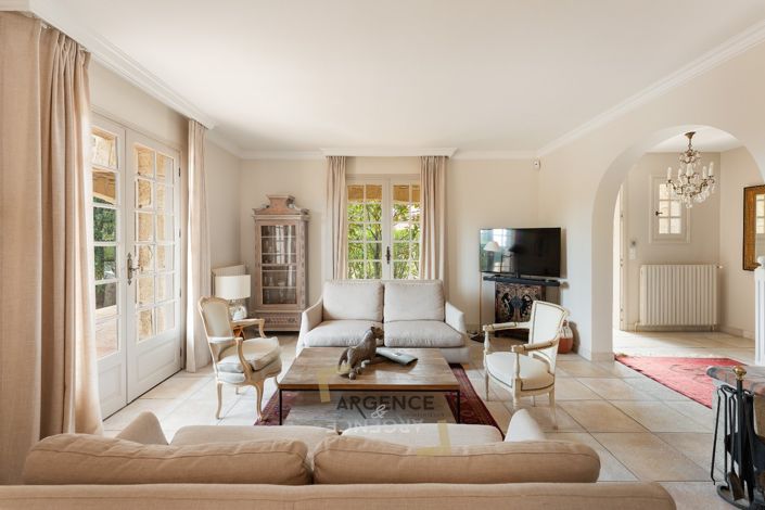 Image No.7-5 Bed Property for sale