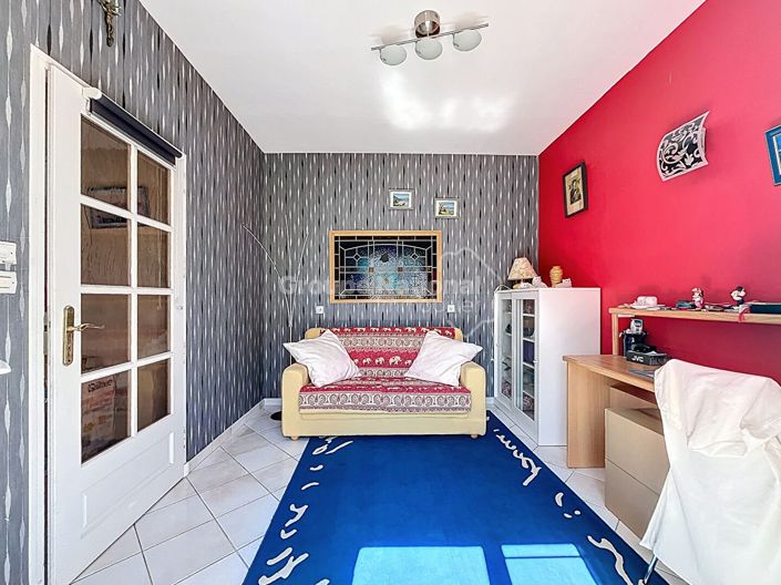Image No.9-6 Bed House for sale