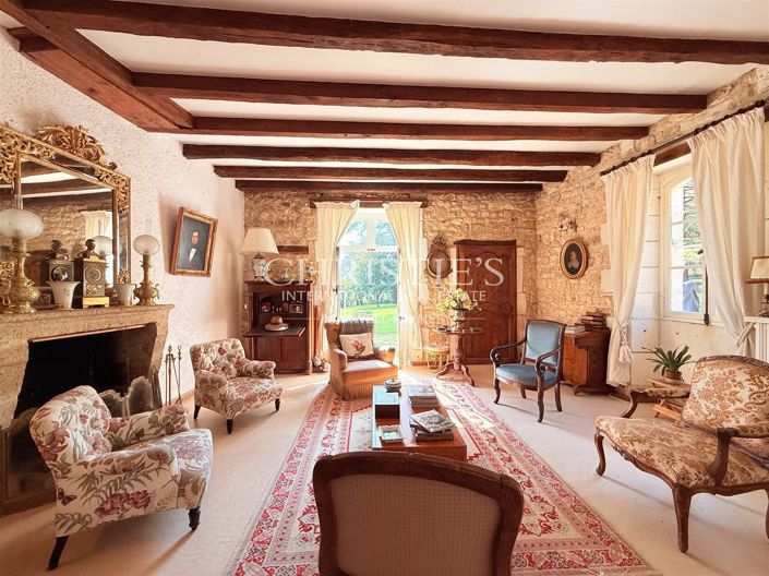 Image No.8-5 Bed House for sale