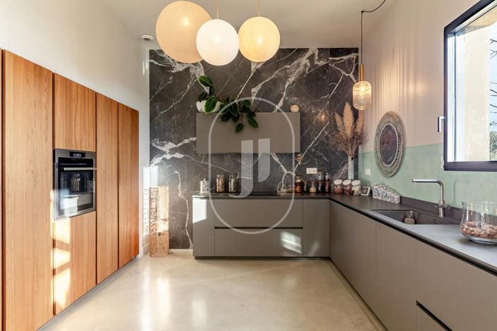 Image No.4-4 Bed House for sale