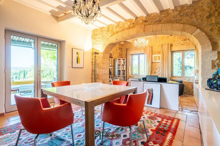 Image No.8-6 Bed House for sale
