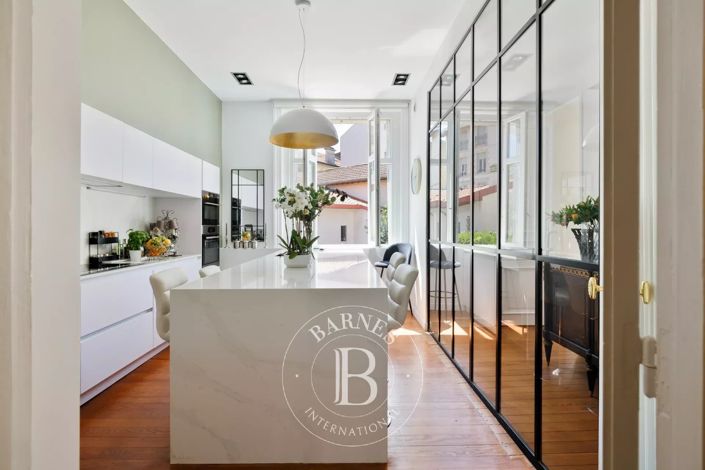 Image No.10-3 Bed Apartment for sale