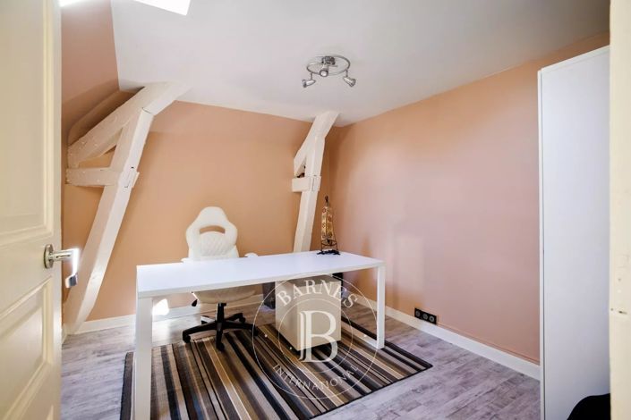 Image No.20-5 Bed House for sale