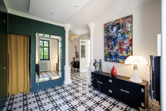 Image No.6-5 Bed House for sale