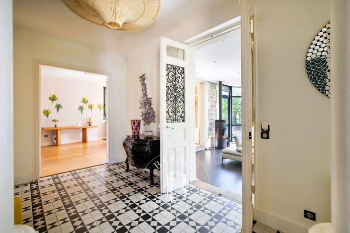 Image No.7-5 Bed House for sale