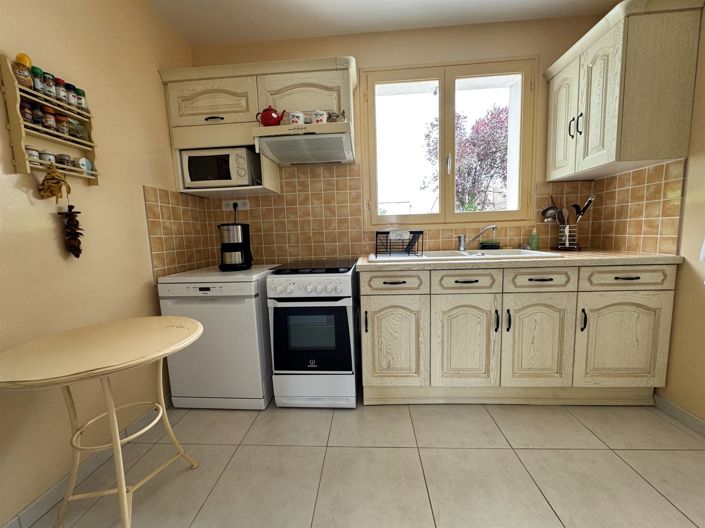 Image No.8-2 Bed House for sale