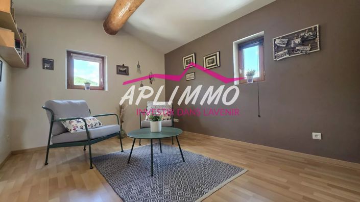 Image No.10-5 Bed House for sale