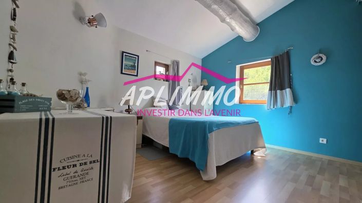 Image No.7-5 Bed House for sale