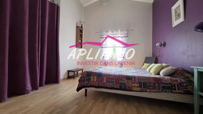 Image No.8-5 Bed House for sale