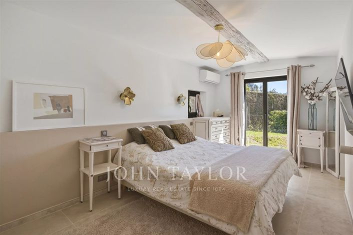Image No.16-5 Bed House for sale