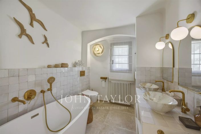 Image No.17-5 Bed House for sale
