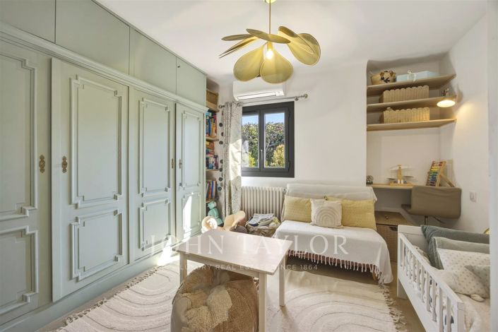 Image No.18-5 Bed House for sale