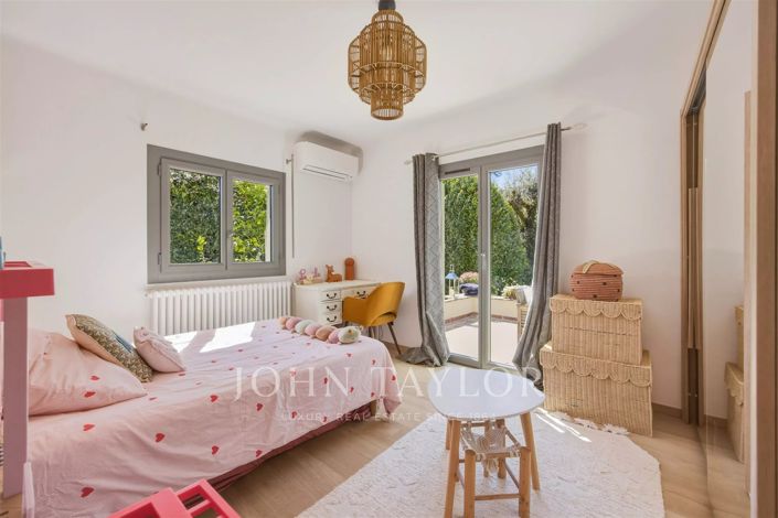 Image No.19-5 Bed House for sale