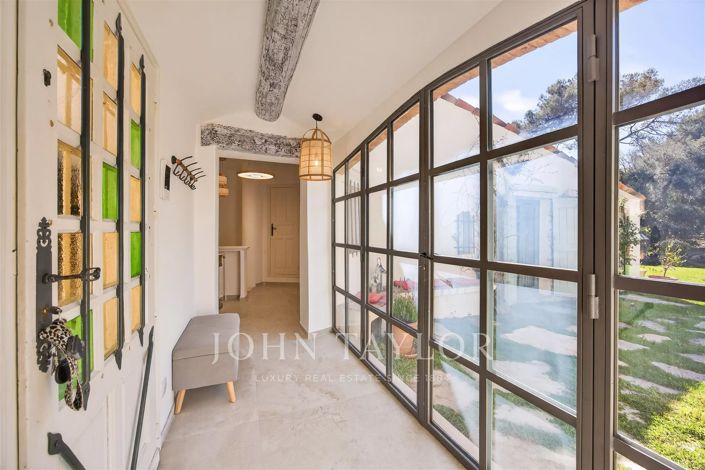 Image No.8-5 Bed House for sale