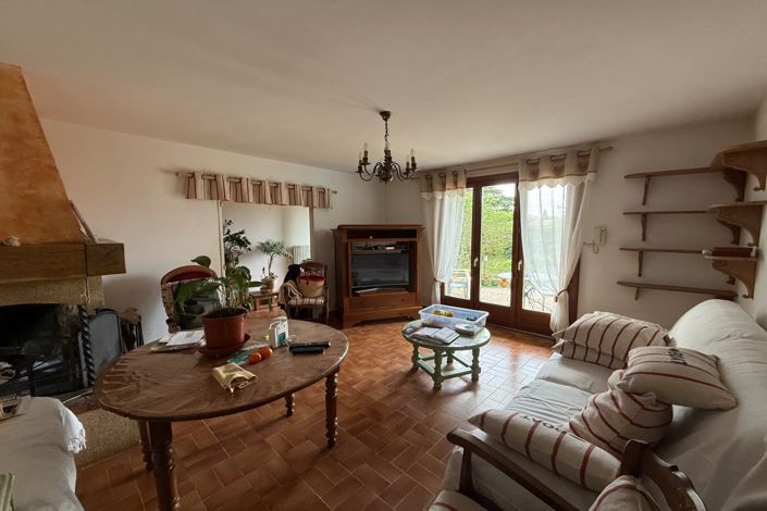 Image No.2-4 Bed House for sale
