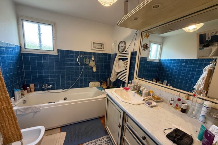 Image No.8-4 Bed House for sale