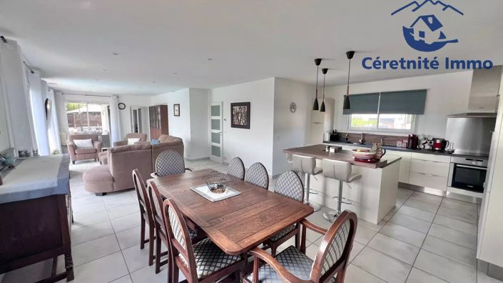 Image No.2-4 Bed House for sale
