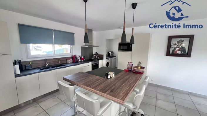 Image No.6-4 Bed House for sale