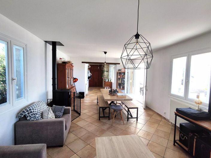 Image No.8-3 Bed House for sale