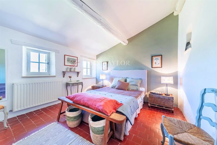 Image No.17-6 Bed House for sale