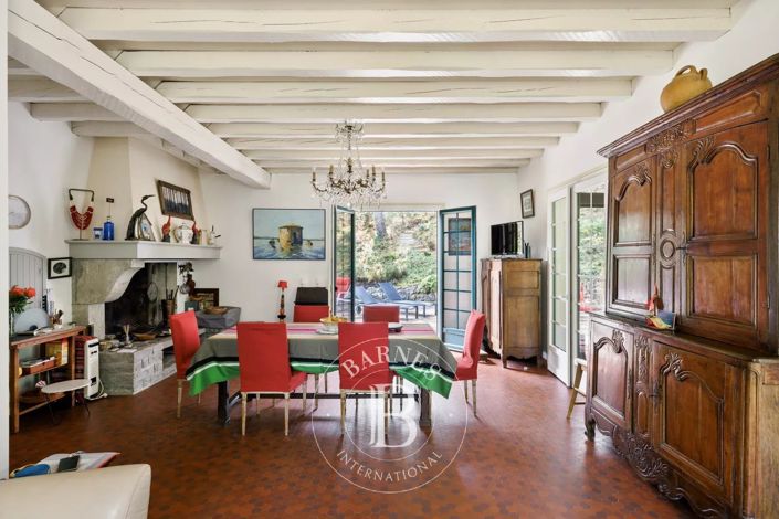 Image No.5-6 Bed House for sale