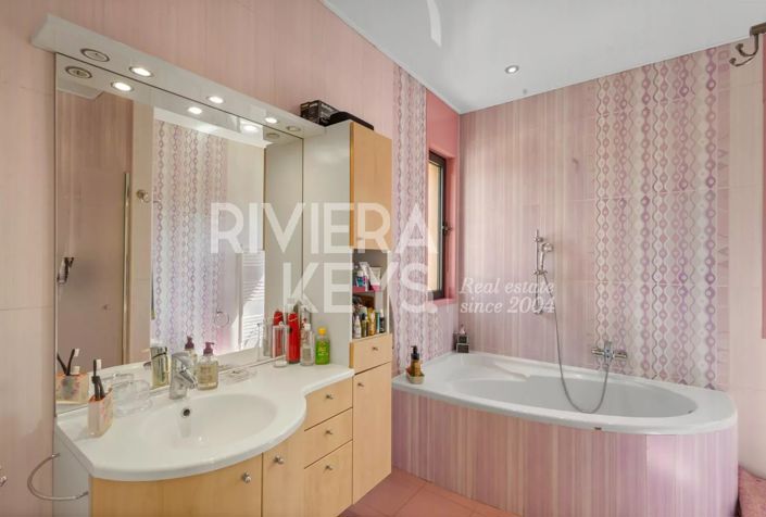 Image No.11-5 Bed House for sale