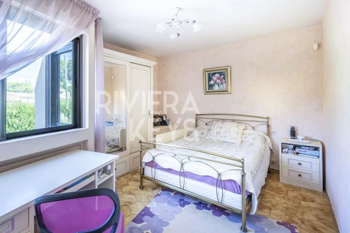 Image No.12-5 Bed House for sale