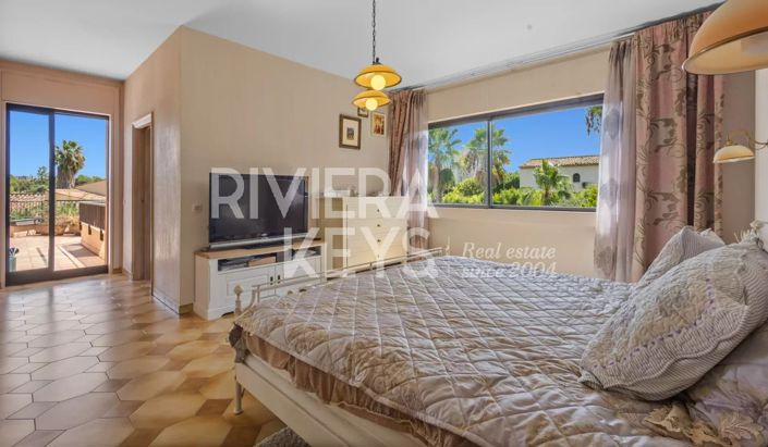 Image No.8-5 Bed House for sale