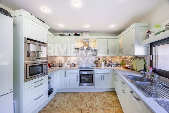 Image No.9-5 Bed House for sale