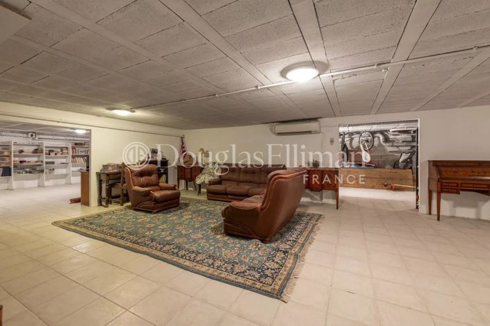 Image No.10-3 Bed House for sale